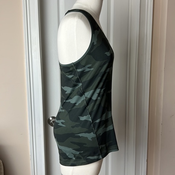 Athleta‎ - Picture 3 of 9